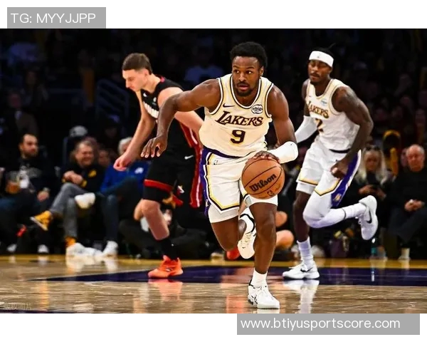 哈克斯三节狂砍27分7篮板湖人曾错失席菲诺的遗憾重现 哈克斯三节狂砍27分7篮板湖人曾错失席菲诺的遗憾重现