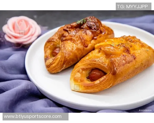 萨卡分享家庭早餐回忆十字面包夹香肠的温暖滋味