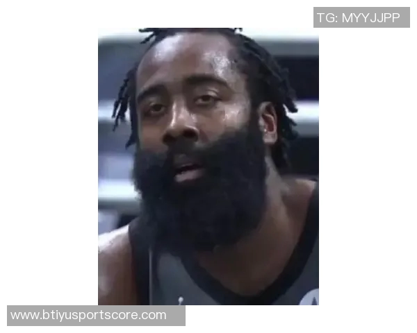 哈登遭遇痛苦倒地引发美媒调侃称其碰瓷行为实在无耻 哈登遭遇痛苦倒地引发美媒调侃称其碰瓷行为实在无耻